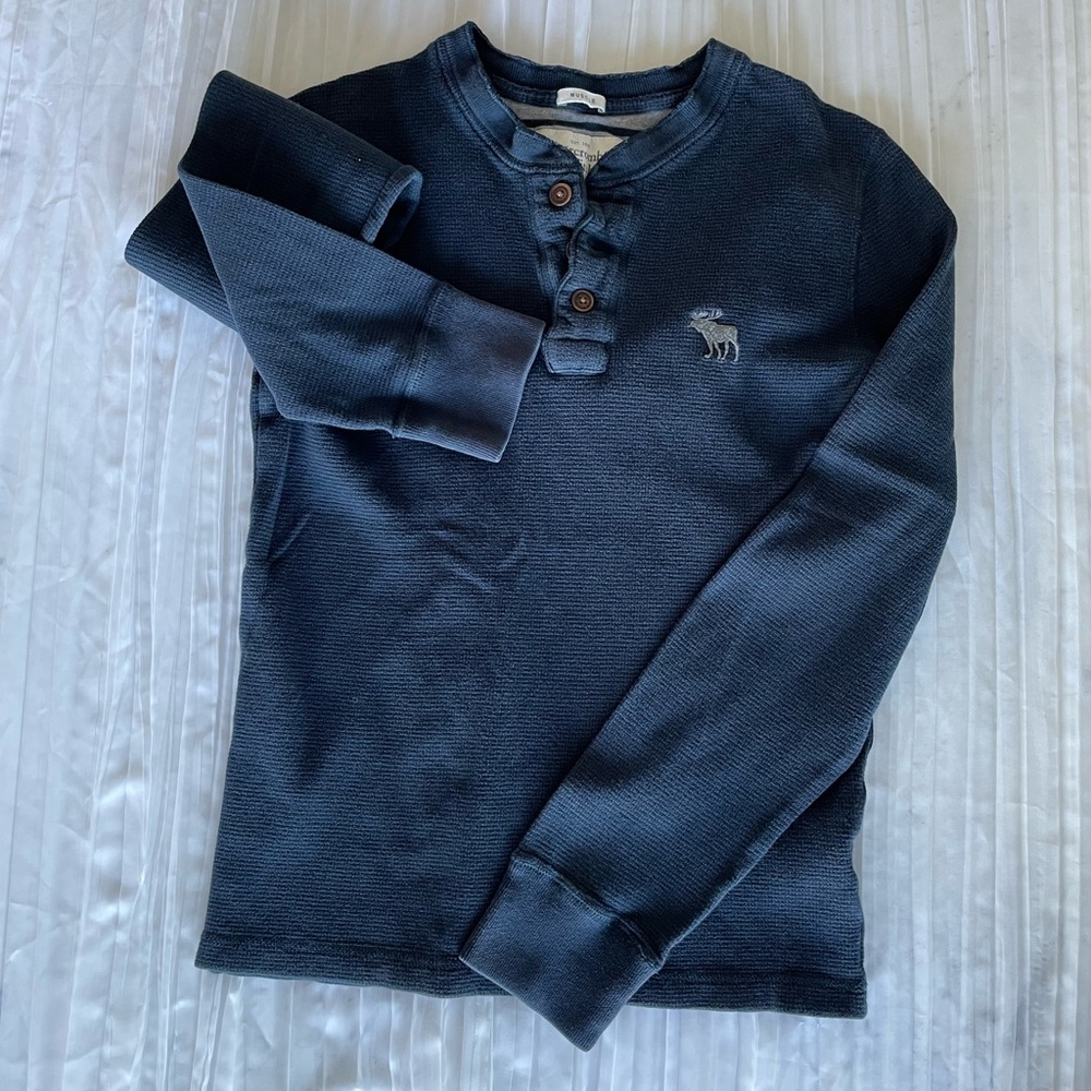 Abercrombie & Fitch long sleeve, dark blue henley in Men’s Small